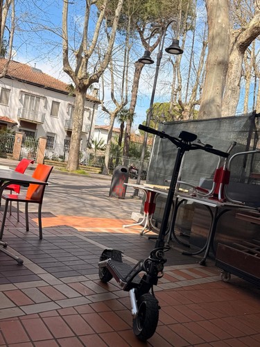 Monopattino nero per mobilità